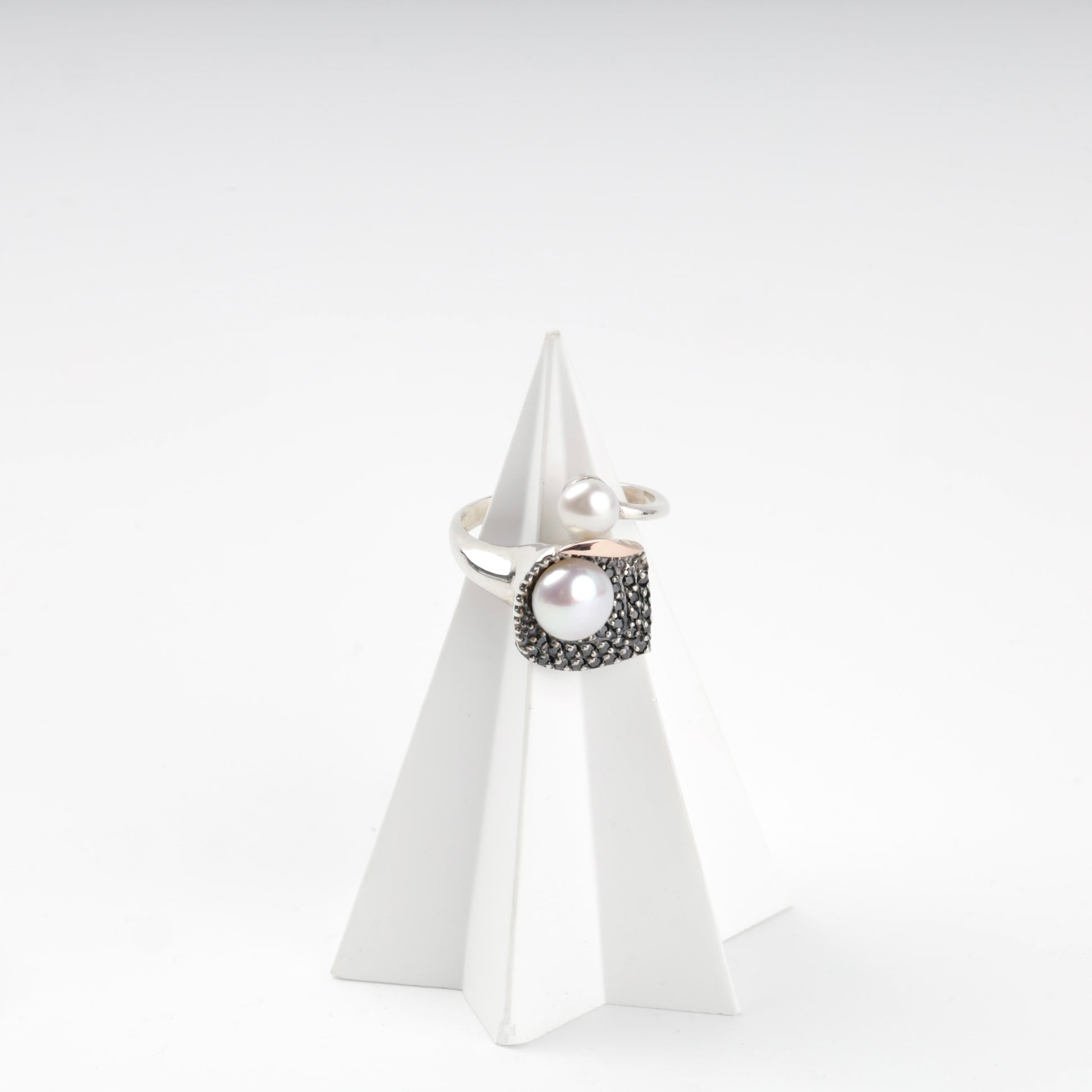 Silver 925 and Gold 375 pearl open ring with cubic zirconia — Kabluchka