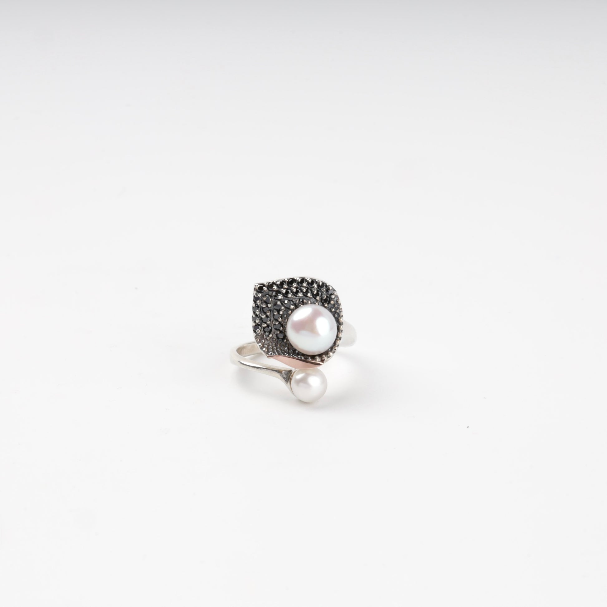 Asymmetrical pearl and dark cubic zirconia ring — front view — Kabluchka