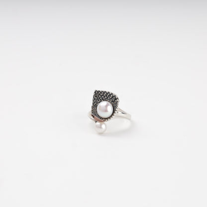 Cultured pearl open ring with Gold 375 accent — angled view — Kabluchka