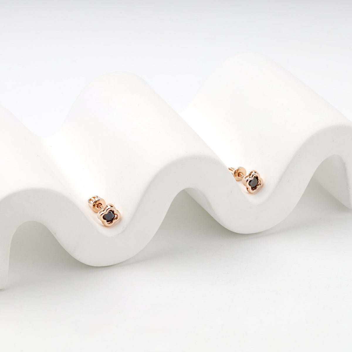 Rose Gold 14K (585) Black Cubic Zirconia Clover Stud Earrings — side view — Kabluchka
