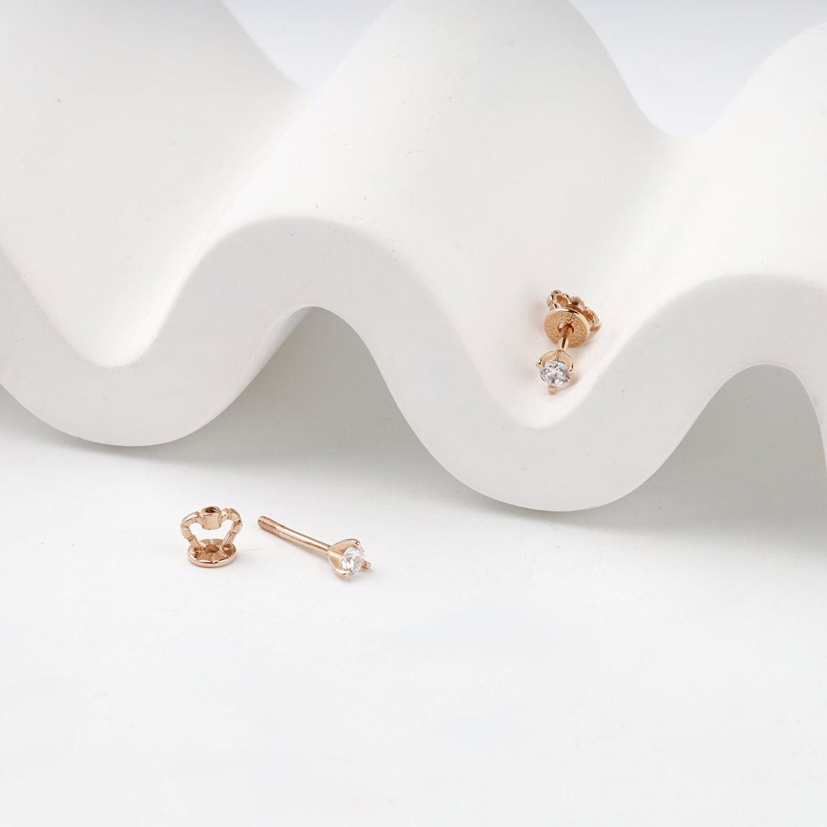 Rose Gold 14K (585) Cubic Zirconia Solitaire Stud Earrings — closure detail — Kabluchka