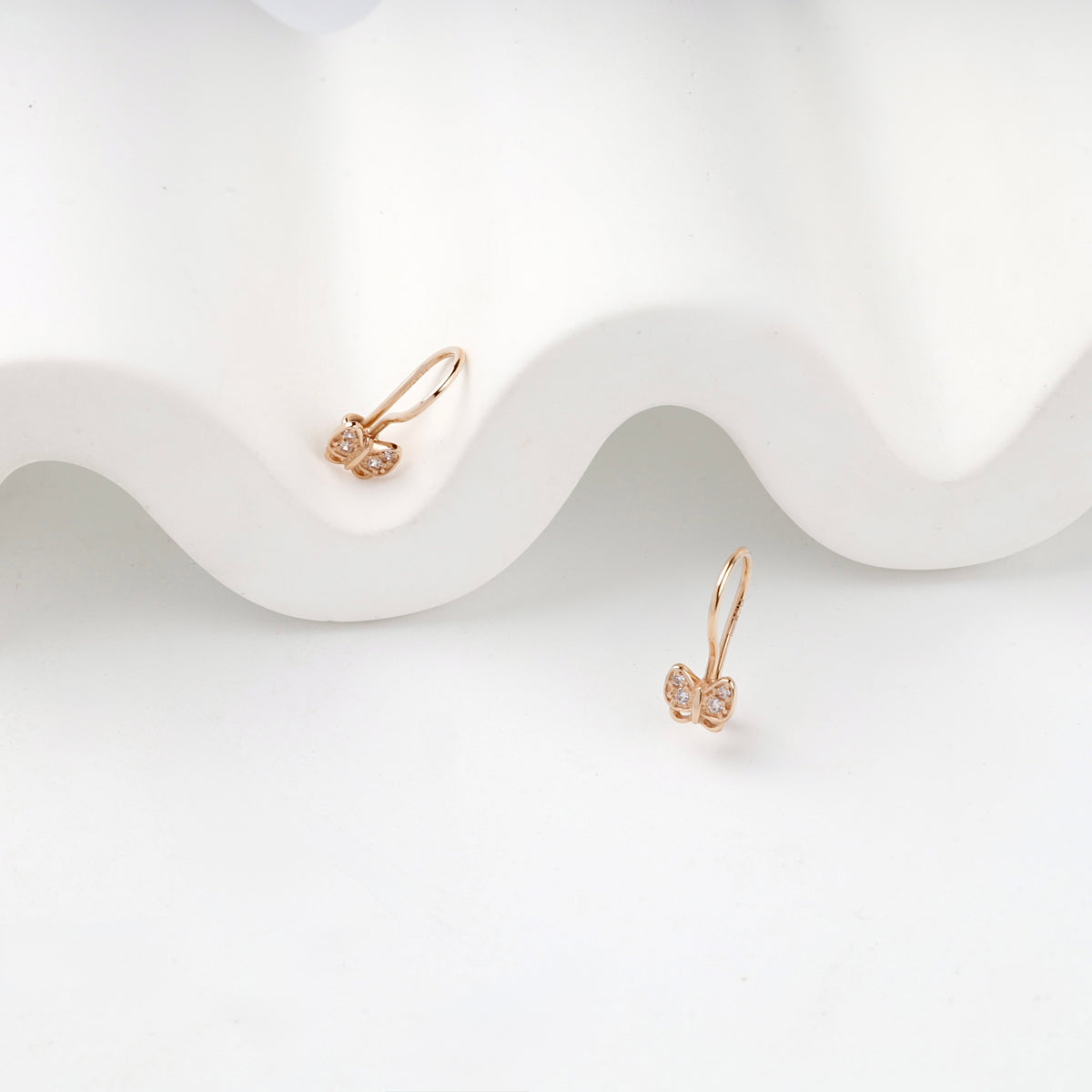 Children's Rose Gold 14K (585) Cubic Zirconia Leaf Drop Earrings — detail view — Kabluchka