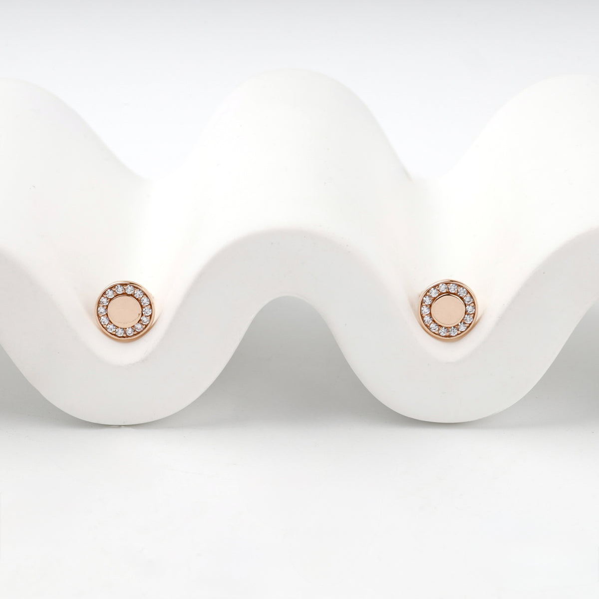 Rose Gold 14K (585) Cubic Zirconia Halo Stud Earrings — detail view — Kabluchka