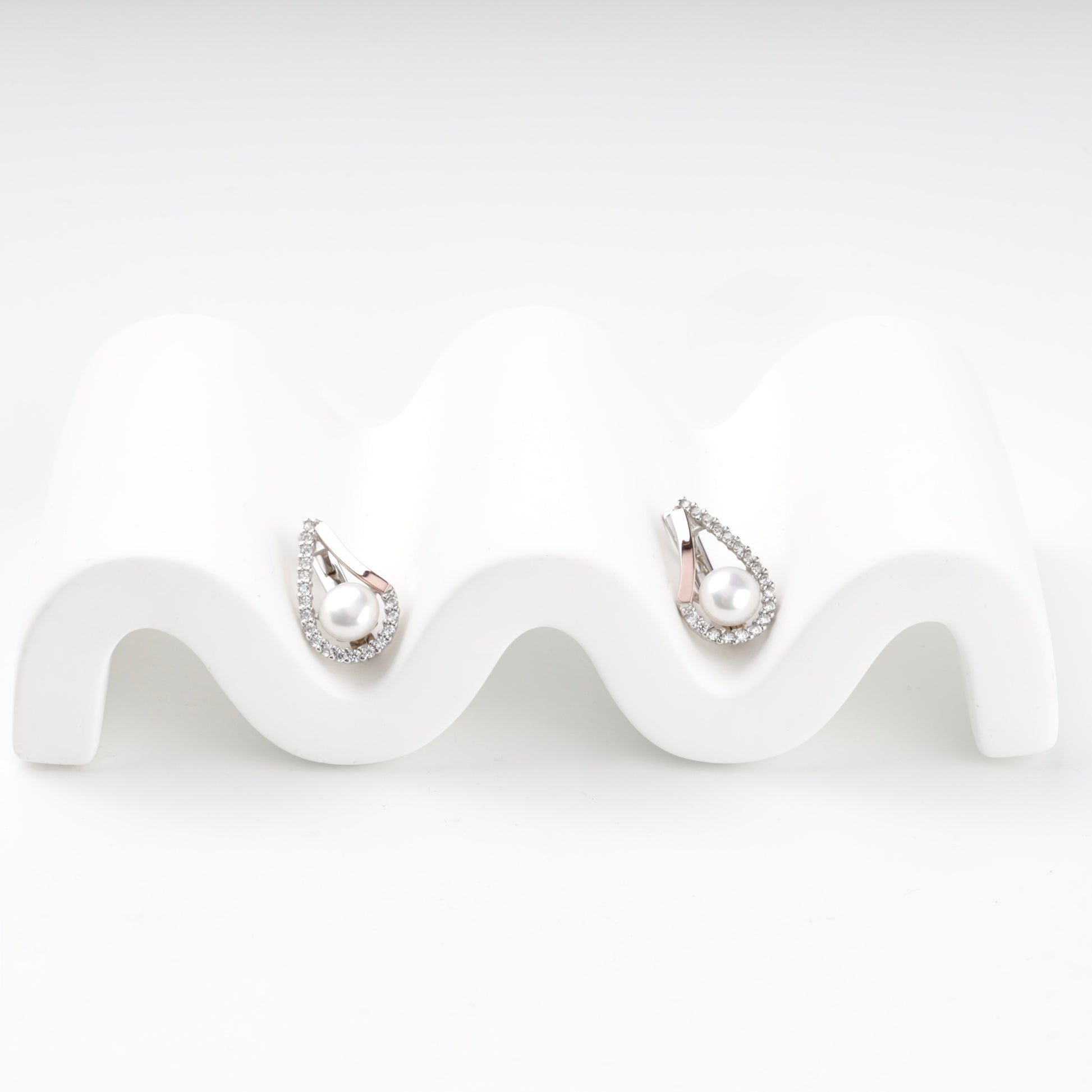 Gold 375 accent and pearl earrings — angled view — Kabluchka