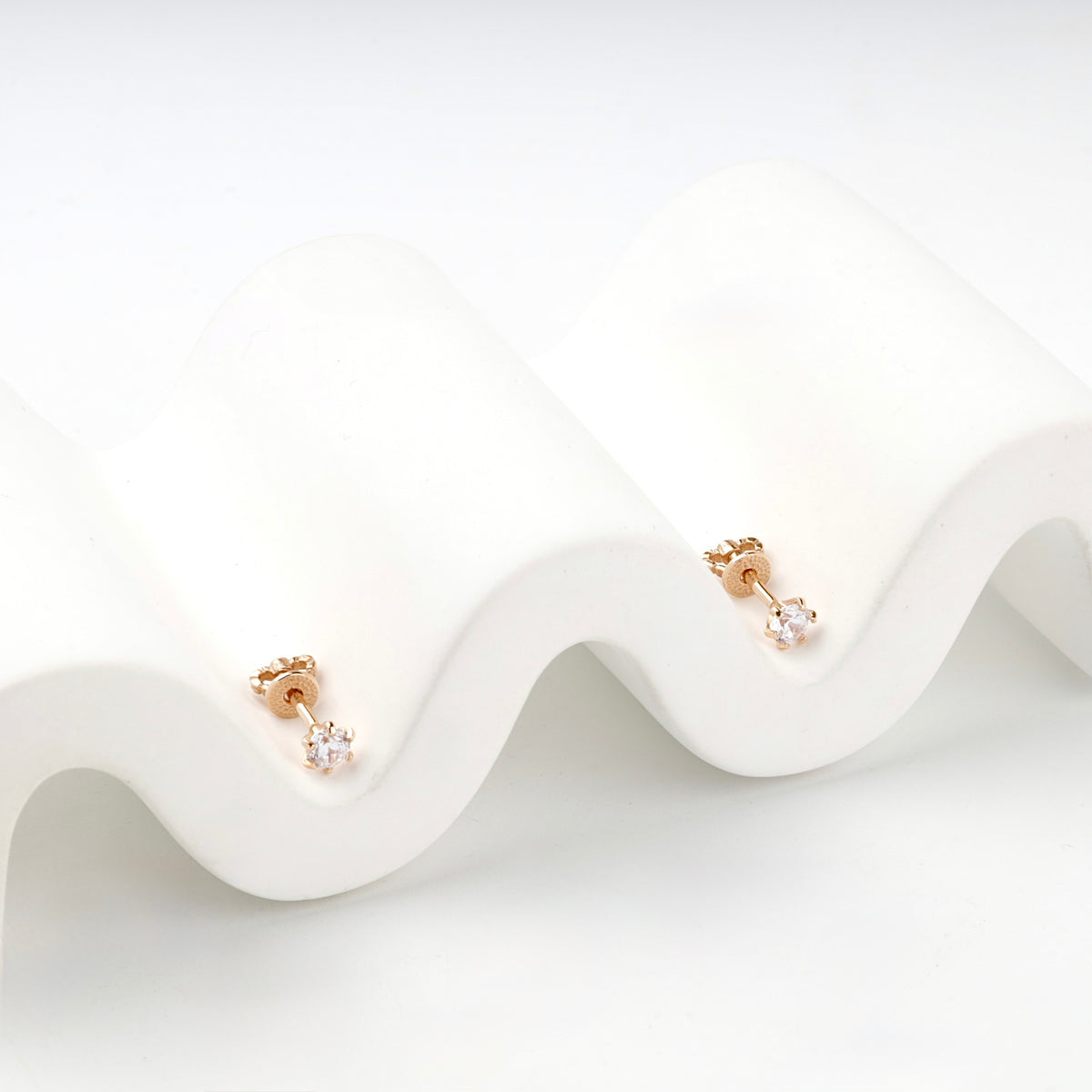 Rose Gold 14K (585) Round Cubic Zirconia Stud Earrings — detail view — Kabluchka