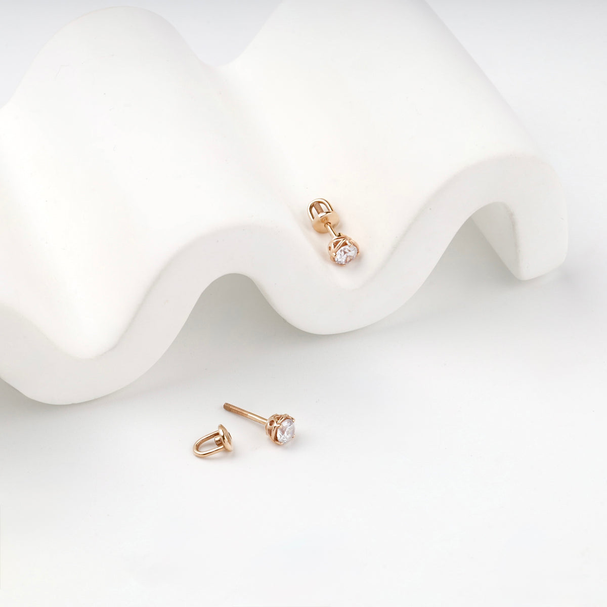 Rose Gold 14K (585) Basket-Set Cubic Zirconia Stud Earrings — closure detail — Kabluchka