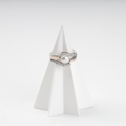 Silver 925 pearl ring with flowing cubic zirconia lines — Kabluchka