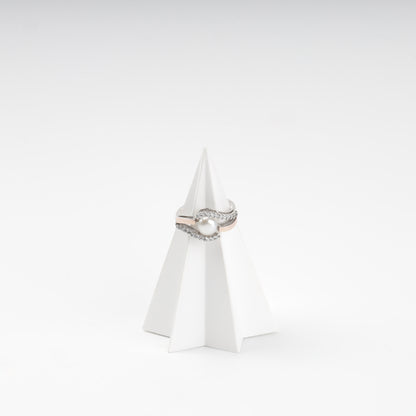 Pearl and cubic zirconia ring — side view — Kabluchka