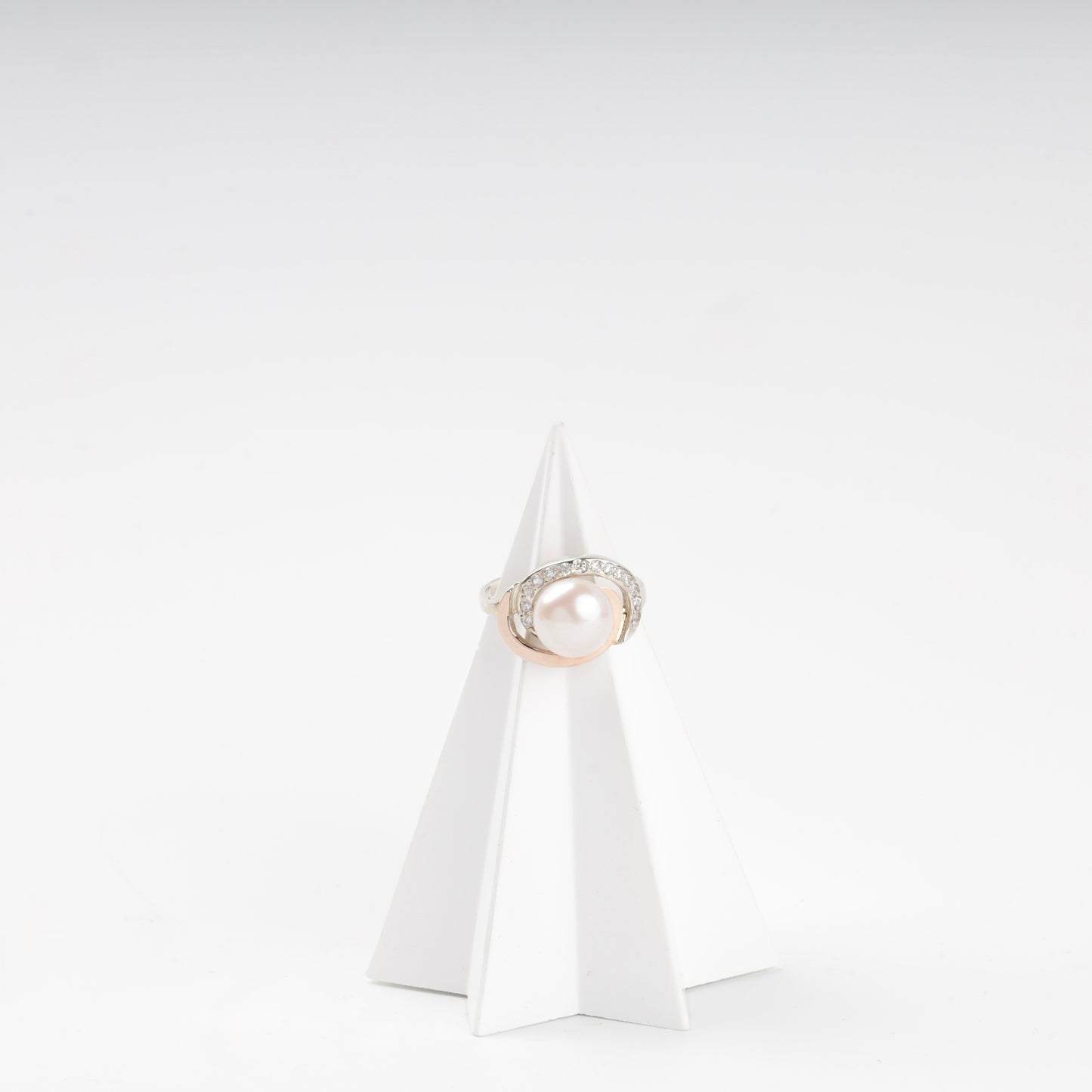 Silver 925 and Gold 375 pearl and cubic zirconia cocktail ring — front view — Kabluchka