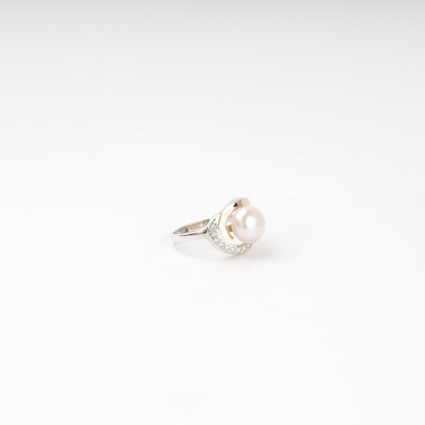 Two-tone pearl cocktail ring — angled view — Kabluchka
