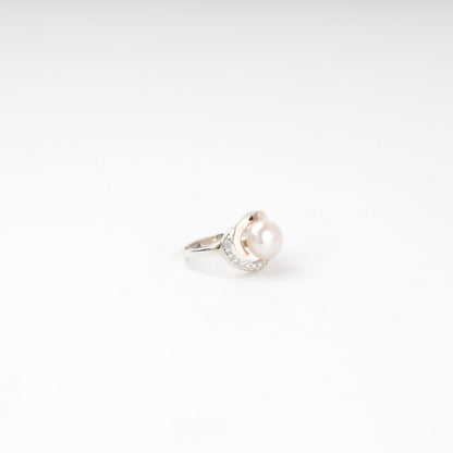 Two-tone pearl cocktail ring — angled view — Kabluchka