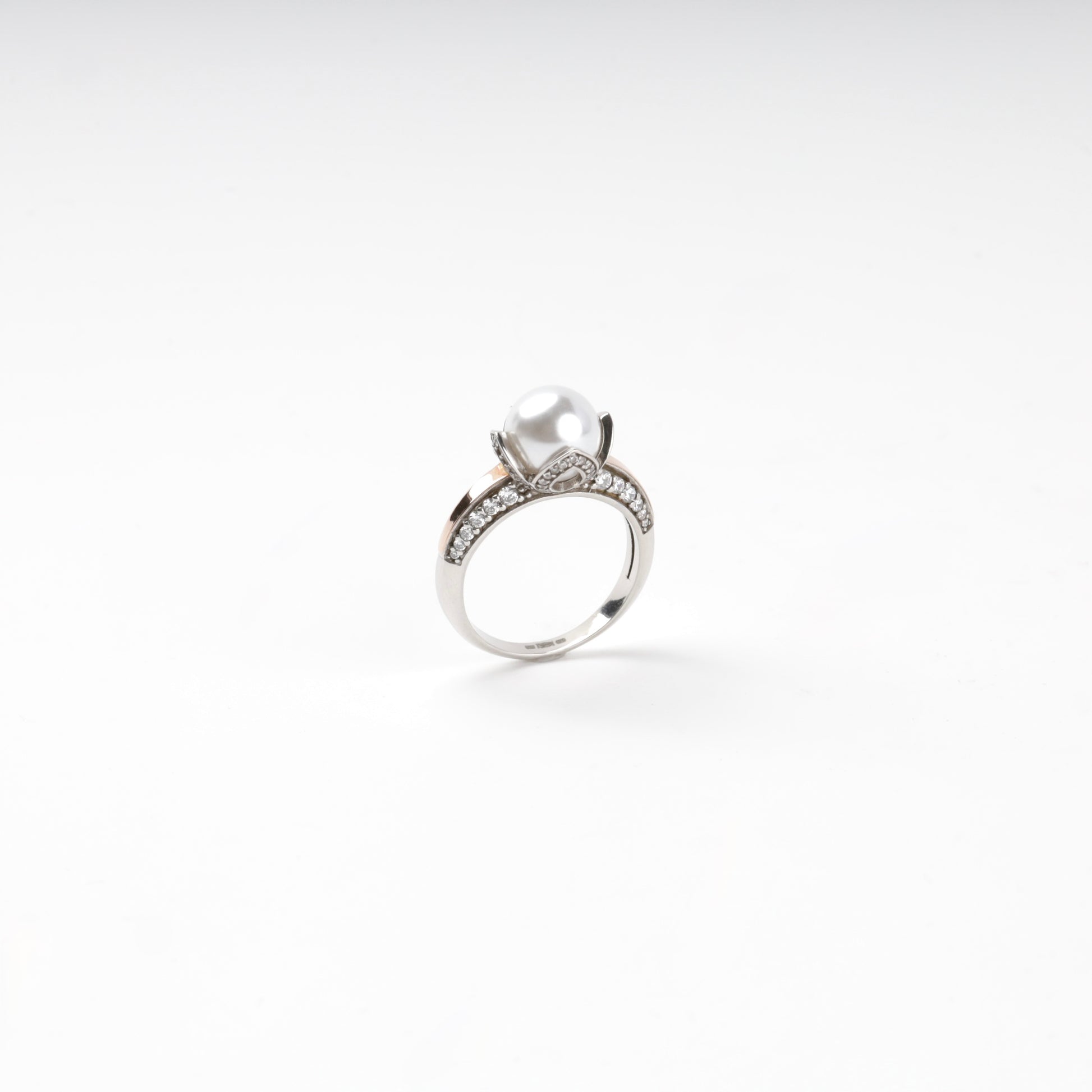 Silver 925 ring with imitation pearl, cubic zirconia, and Gold 375 — Kabluchka