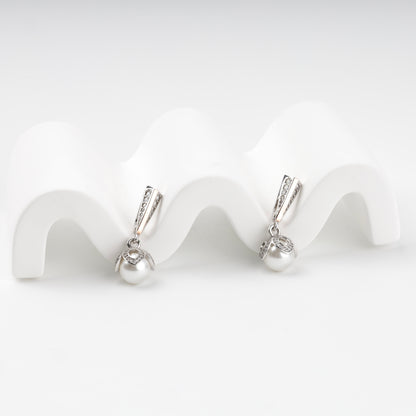 Cubic zirconia drop earrings detail view — Kabluchka