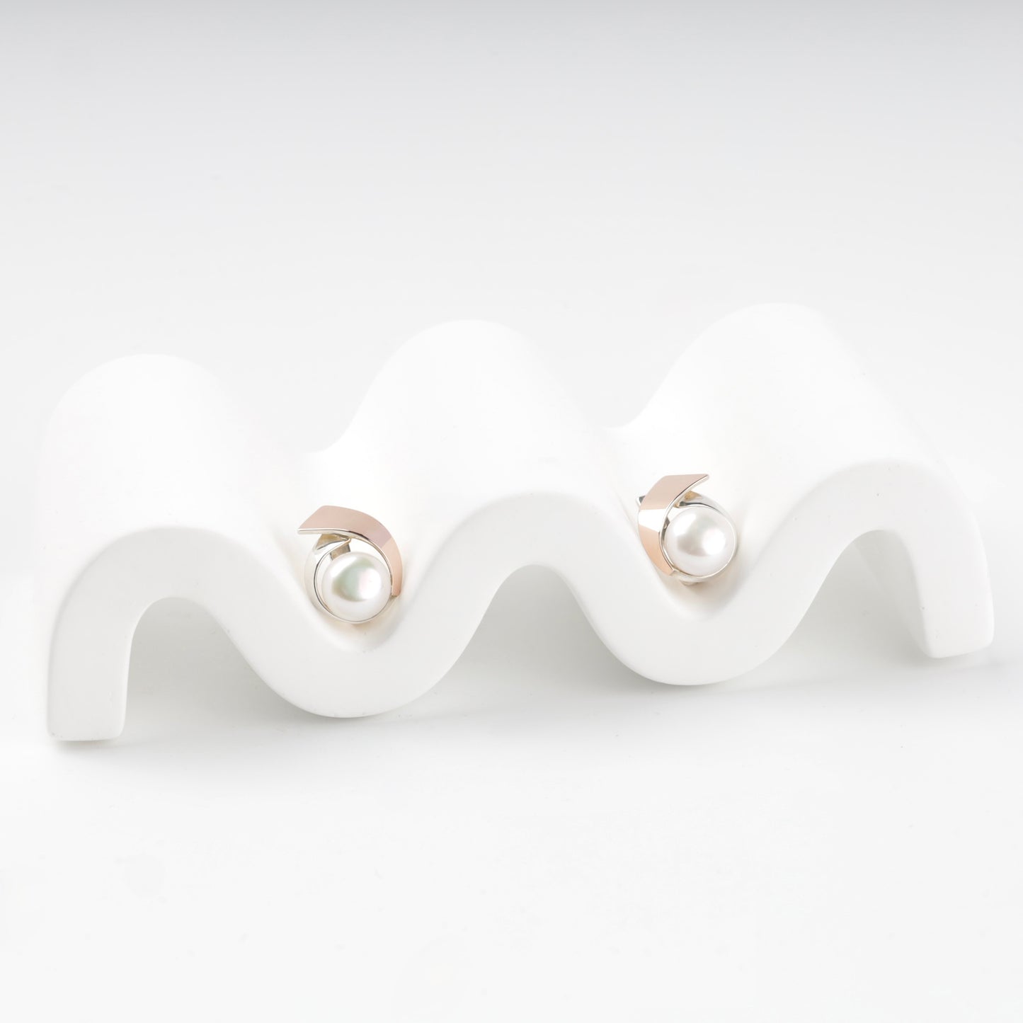 Silver 925 and Gold 375 pearl drop earrings — front view — Kabluchka