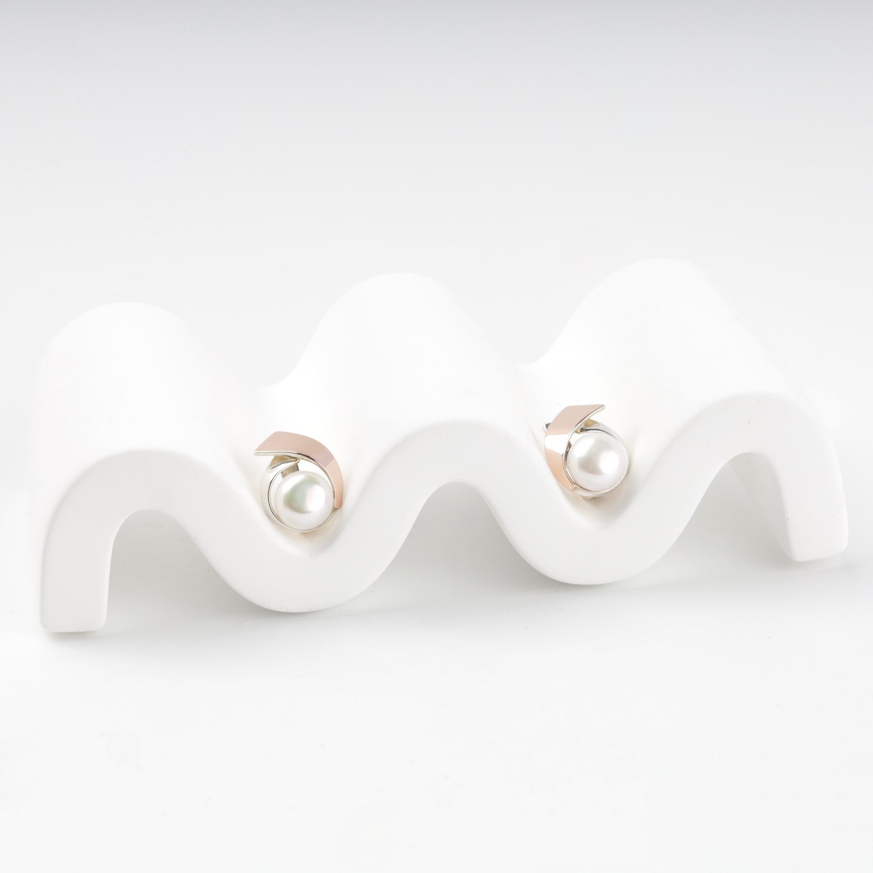 Kabluchka editorial jewelry detail