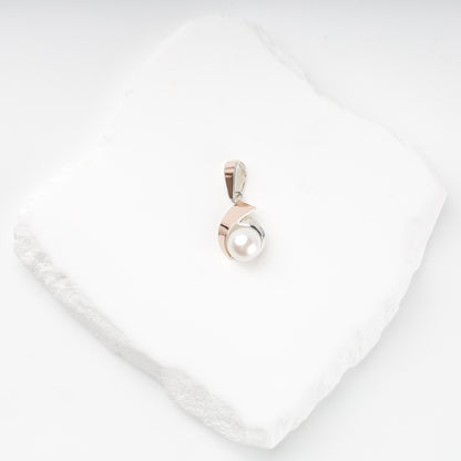 Two-tone Silver 925 cultured pearl pendant — front view — Kabluchka
