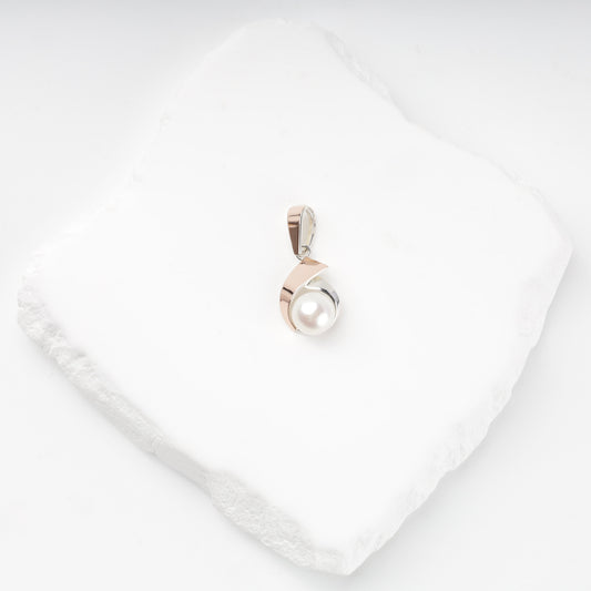 Two-tone Silver 925 cultured pearl pendant — front view — Kabluchka