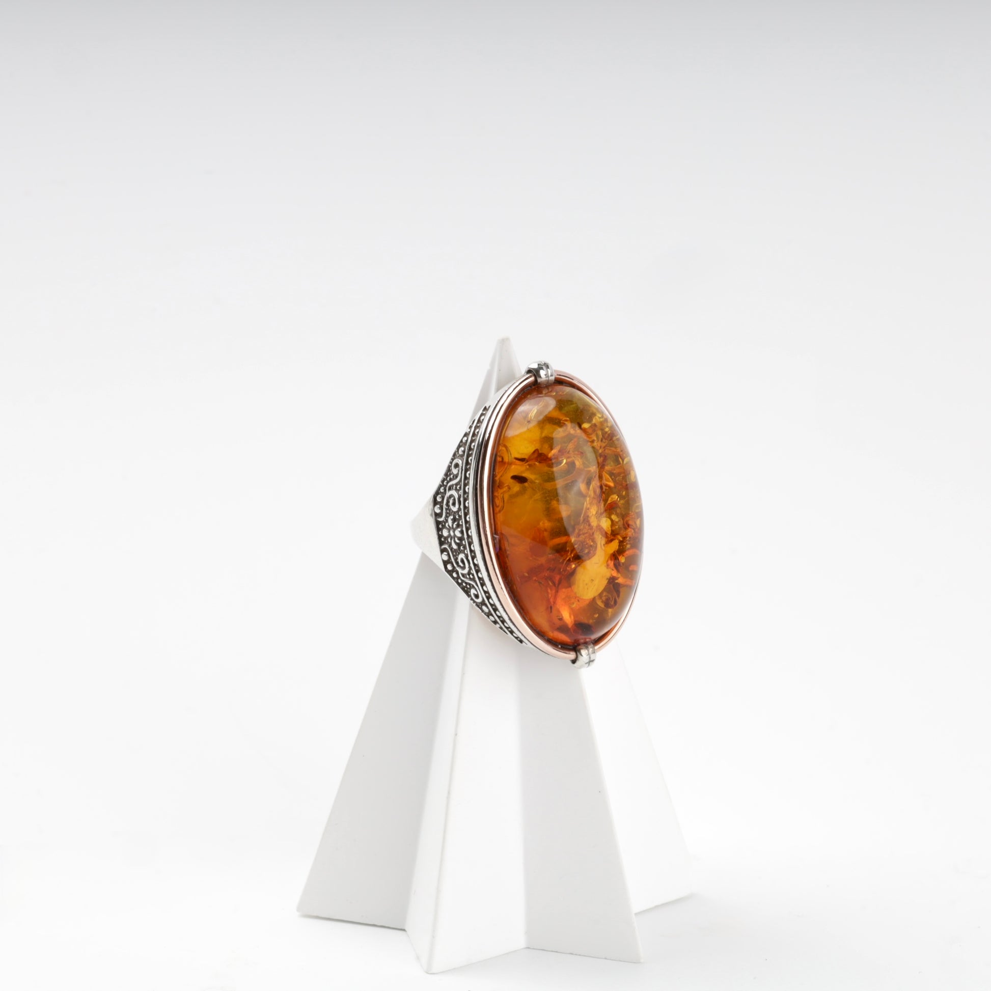 Silver 925 amber ring side view with ornate openwork — Kabluchka