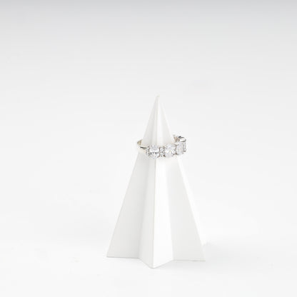 Oval cubic zirconia ring — side detail — Kabluchka