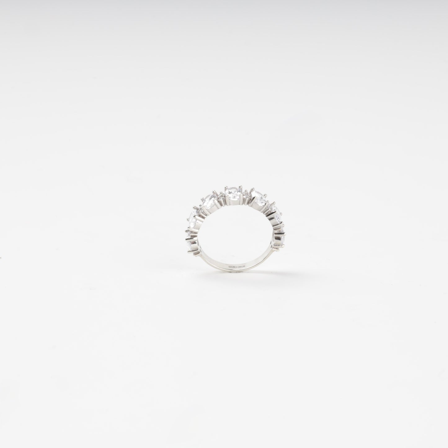 Oval and round cubic zirconia ring — angled view — Kabluchka