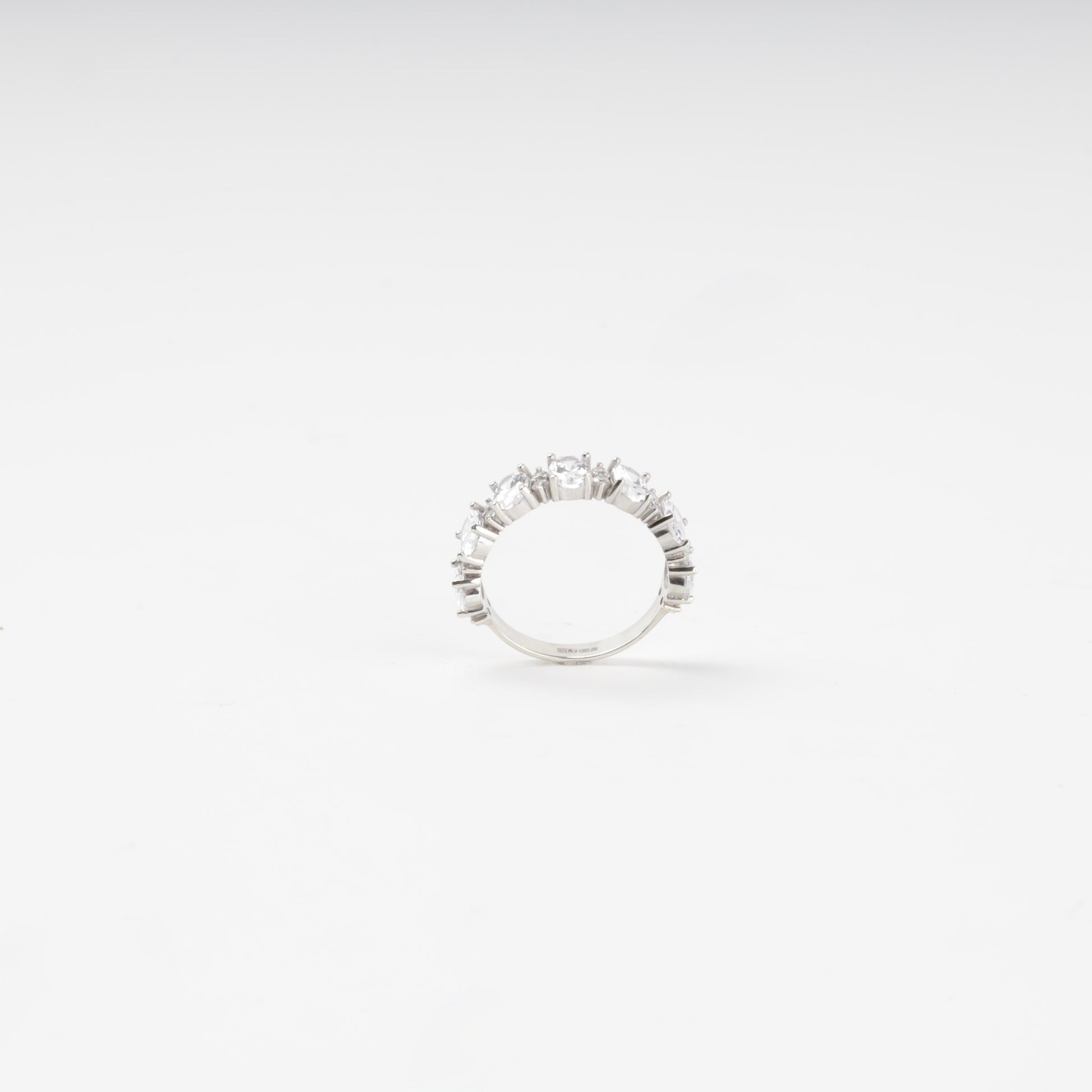Oval and round cubic zirconia ring — angled view — Kabluchka