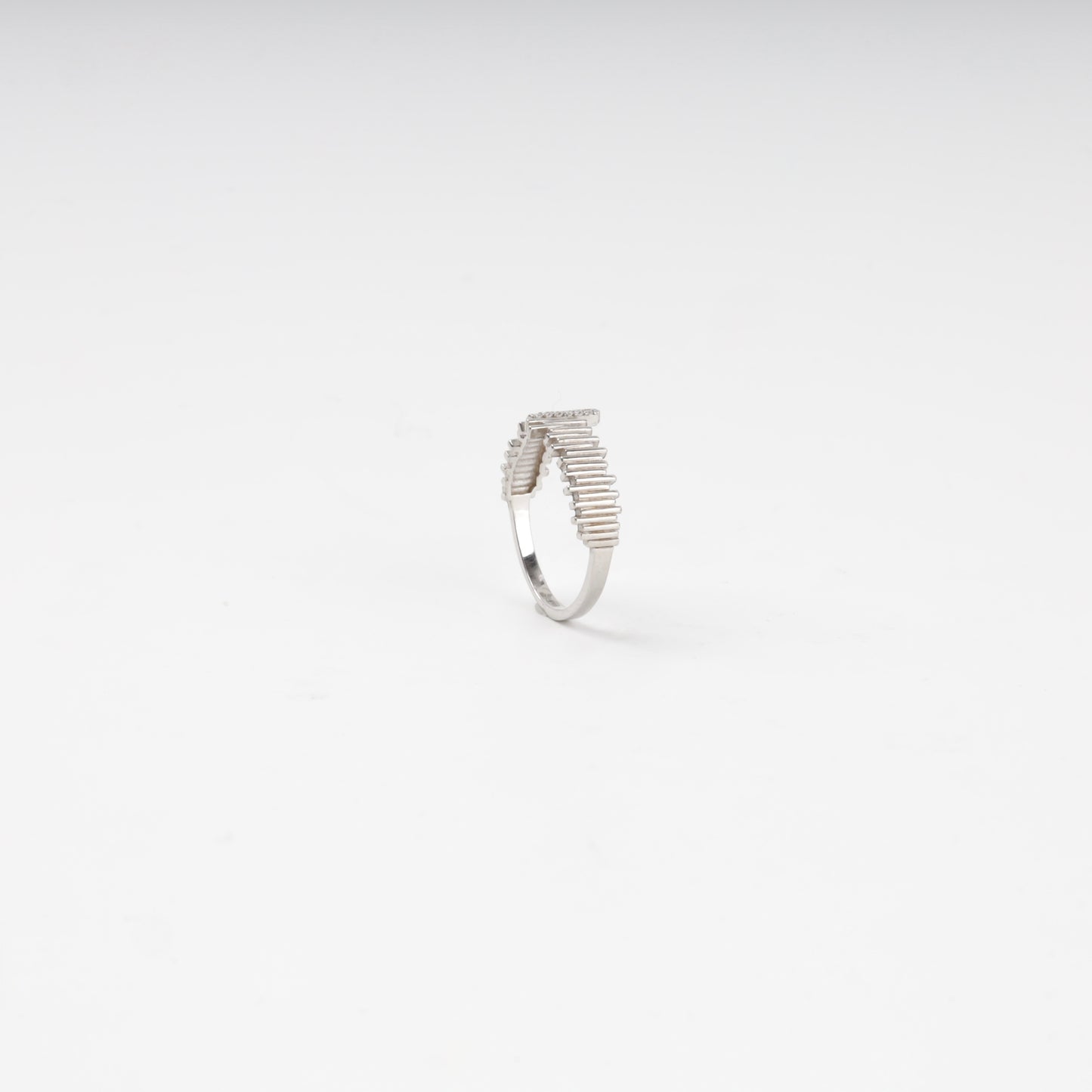 Geometric silver 925 soundwave ring, angled view — Kabluchka