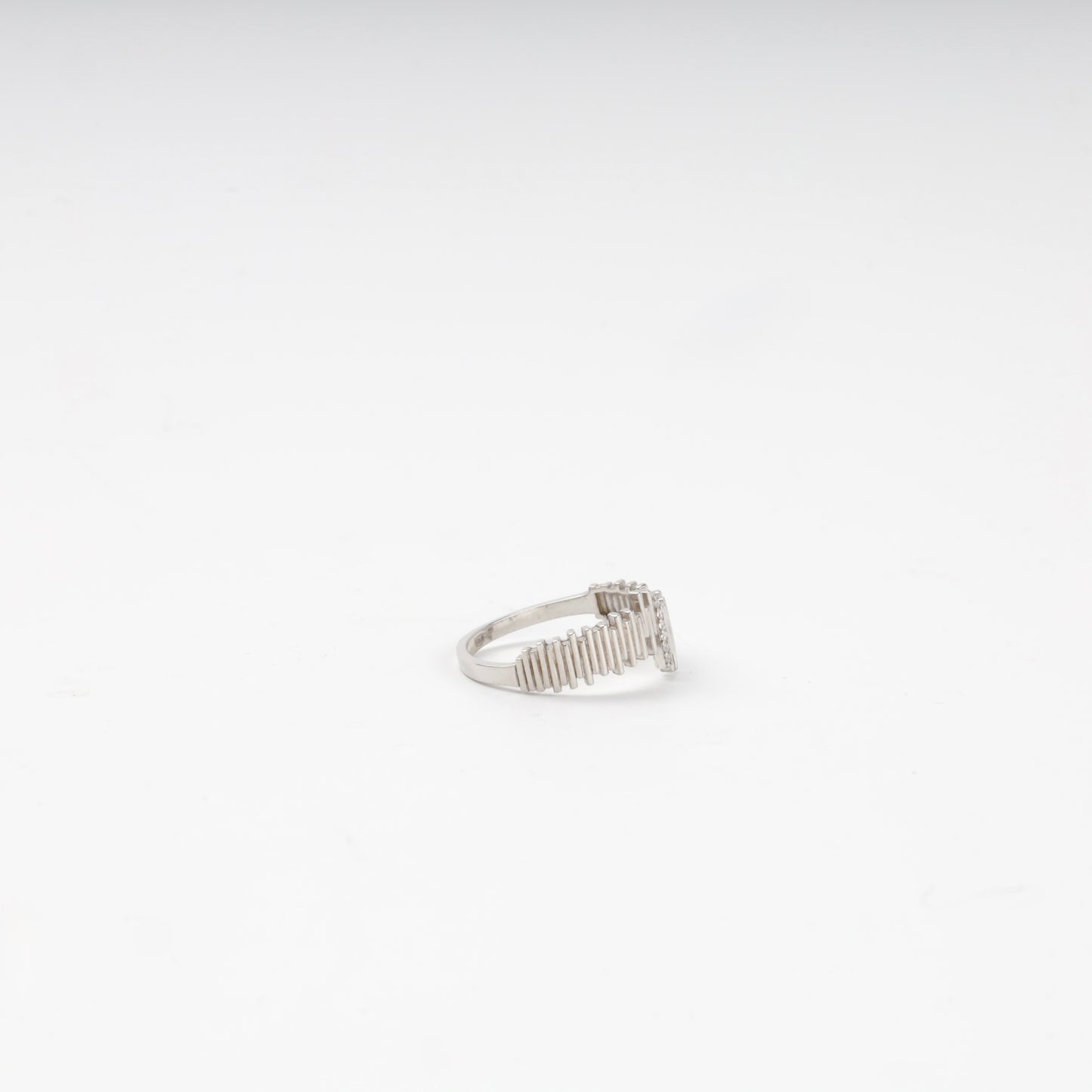 Modern silver bar ring with vertical bars, back view — Kabluchka