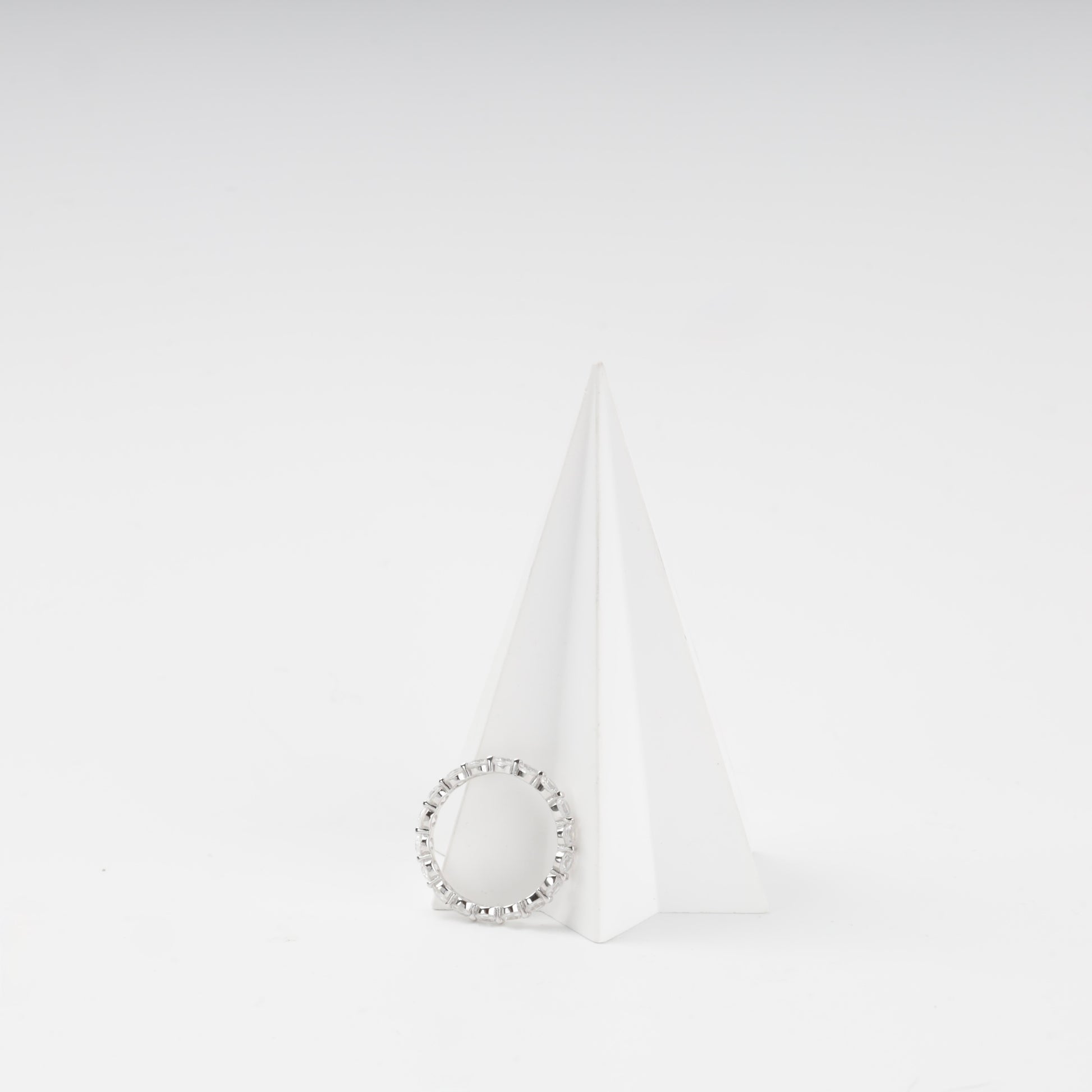 Round cubic zirconia around Silver 925 ring — Kabluchka