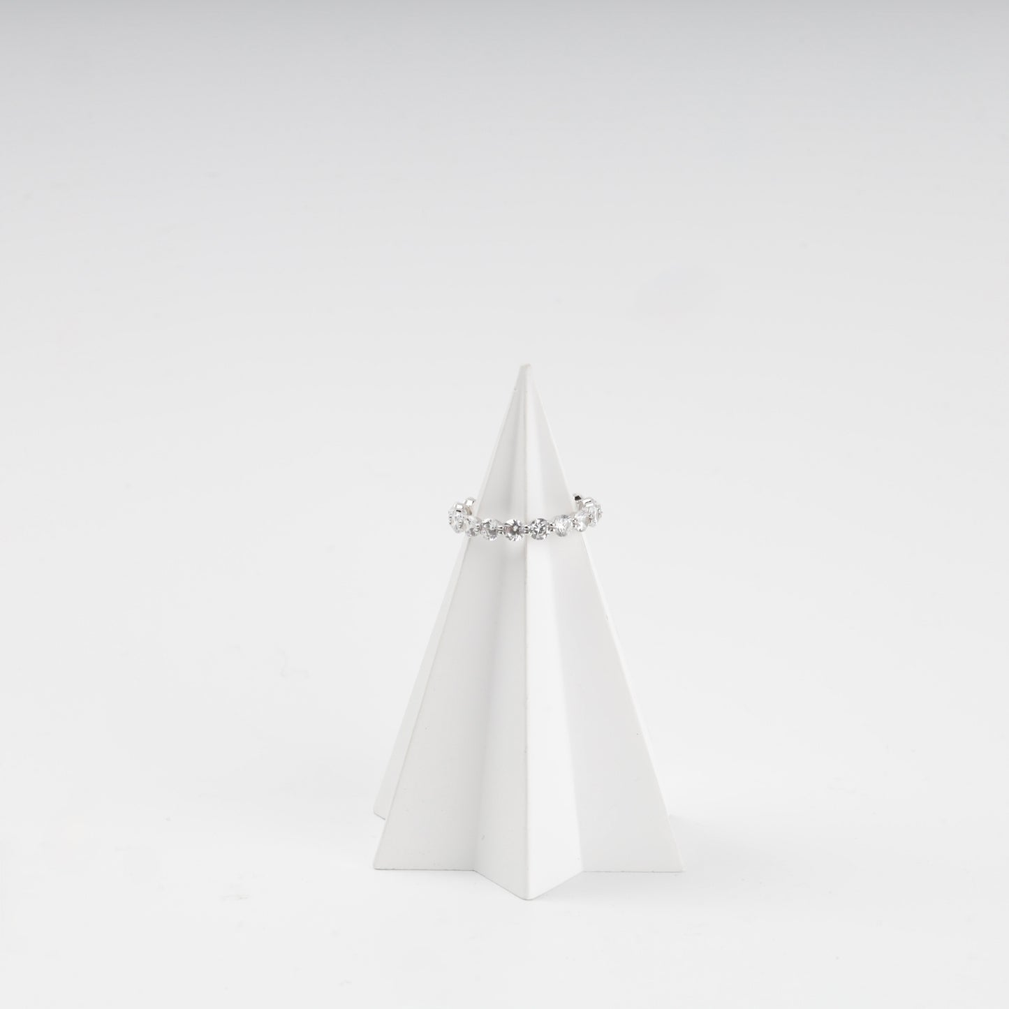 Slim rhodium-plated eternity ring — detail — Kabluchka