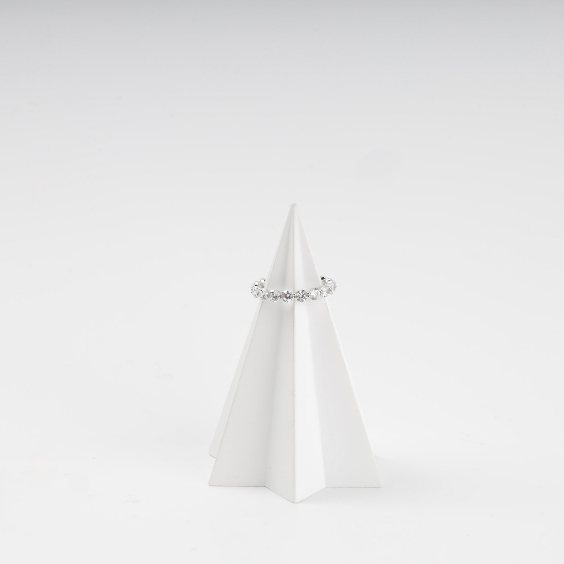 Slim rhodium-plated eternity ring — detail — Kabluchka