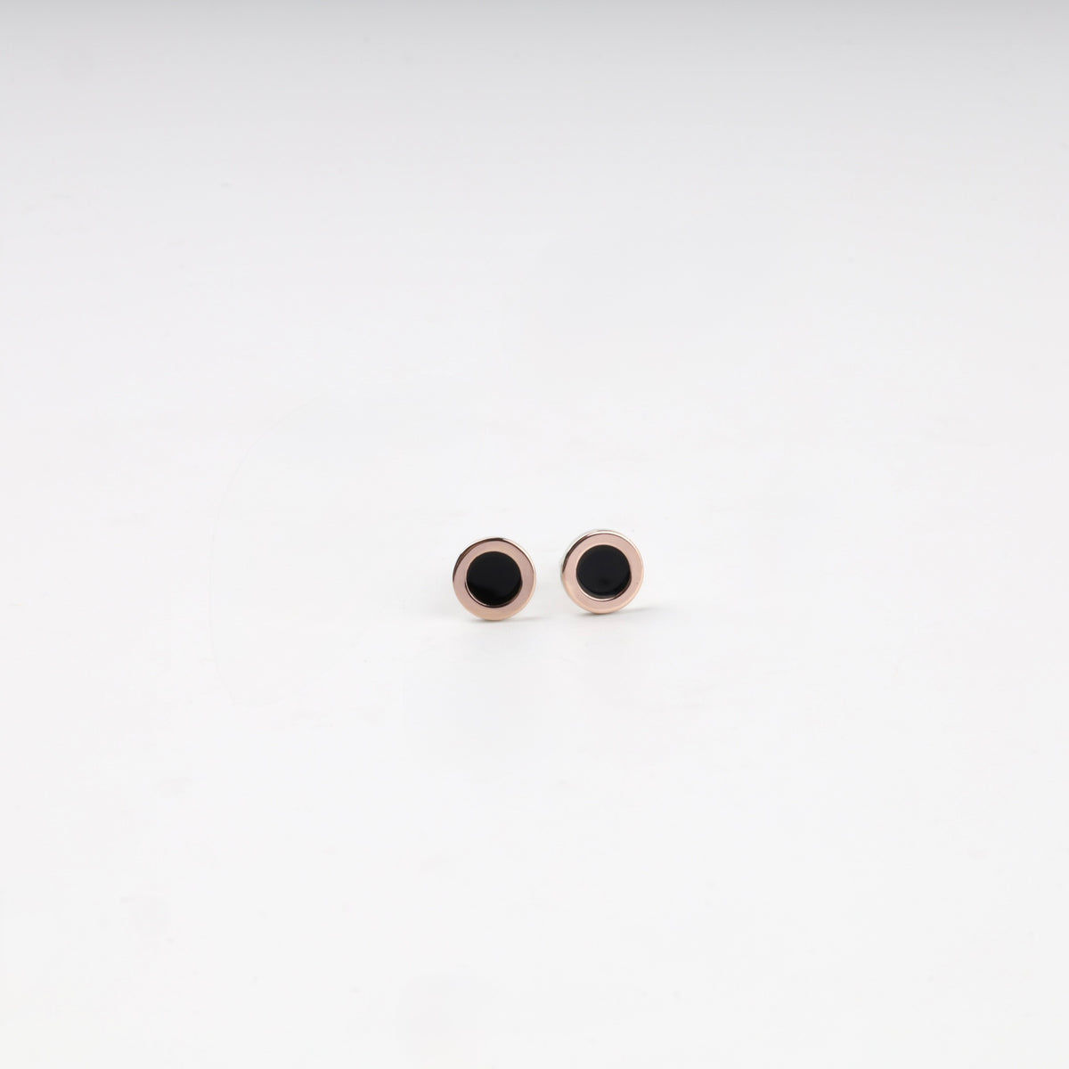 Silver 925 stud earrings with black enamel and gold 375 — Kabluchka
