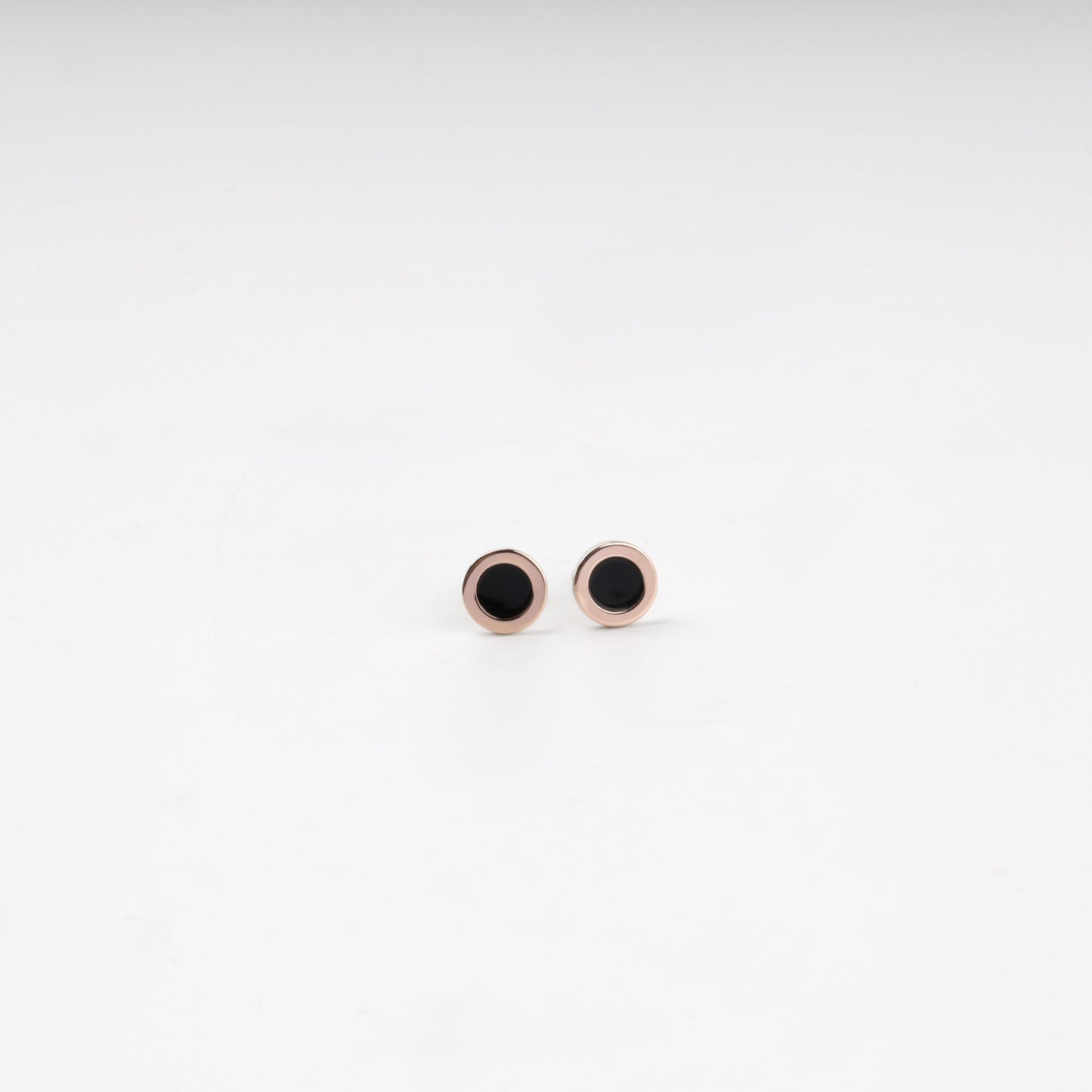 Silver 925 stud earrings with black enamel and gold 375 — Kabluchka