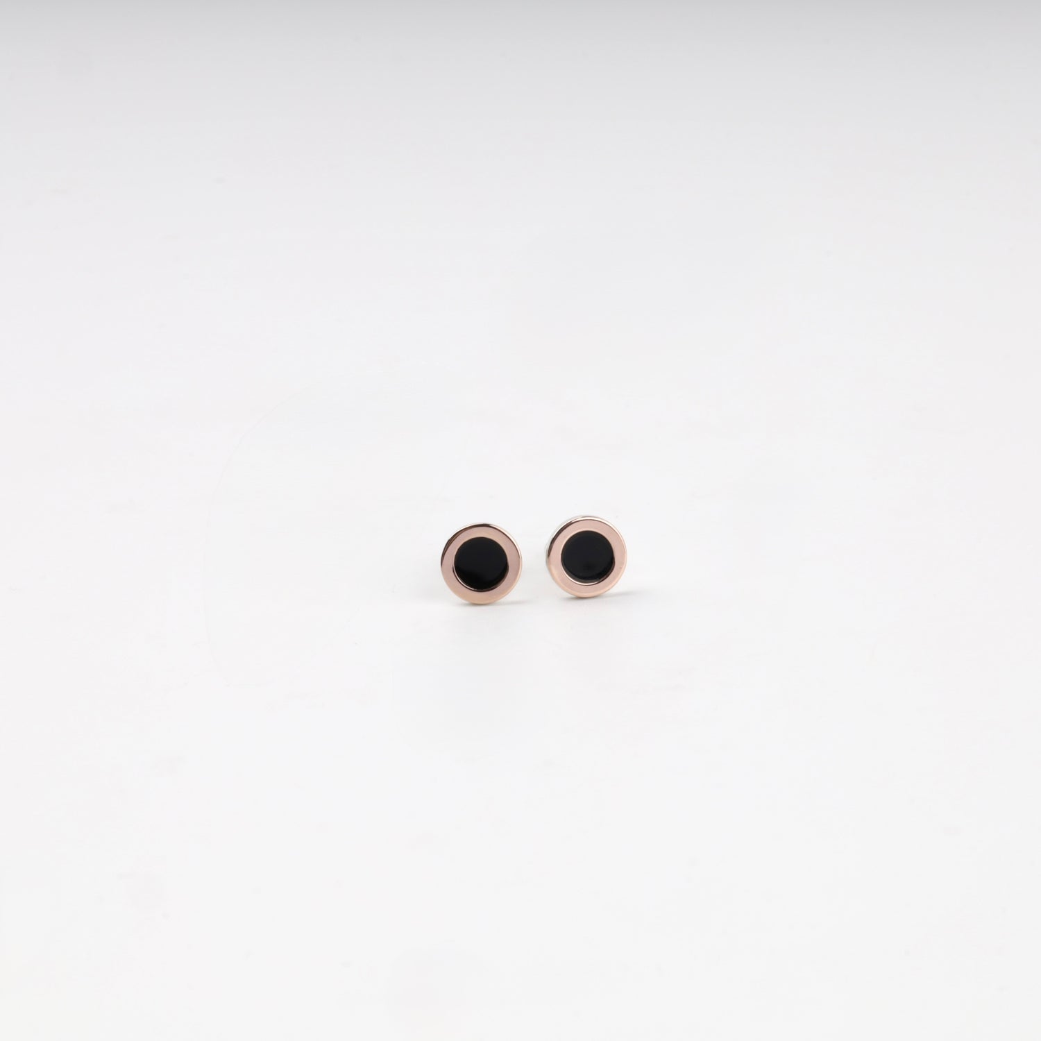 Silver 925 stud earrings with black enamel and gold 375 — Kabluchka