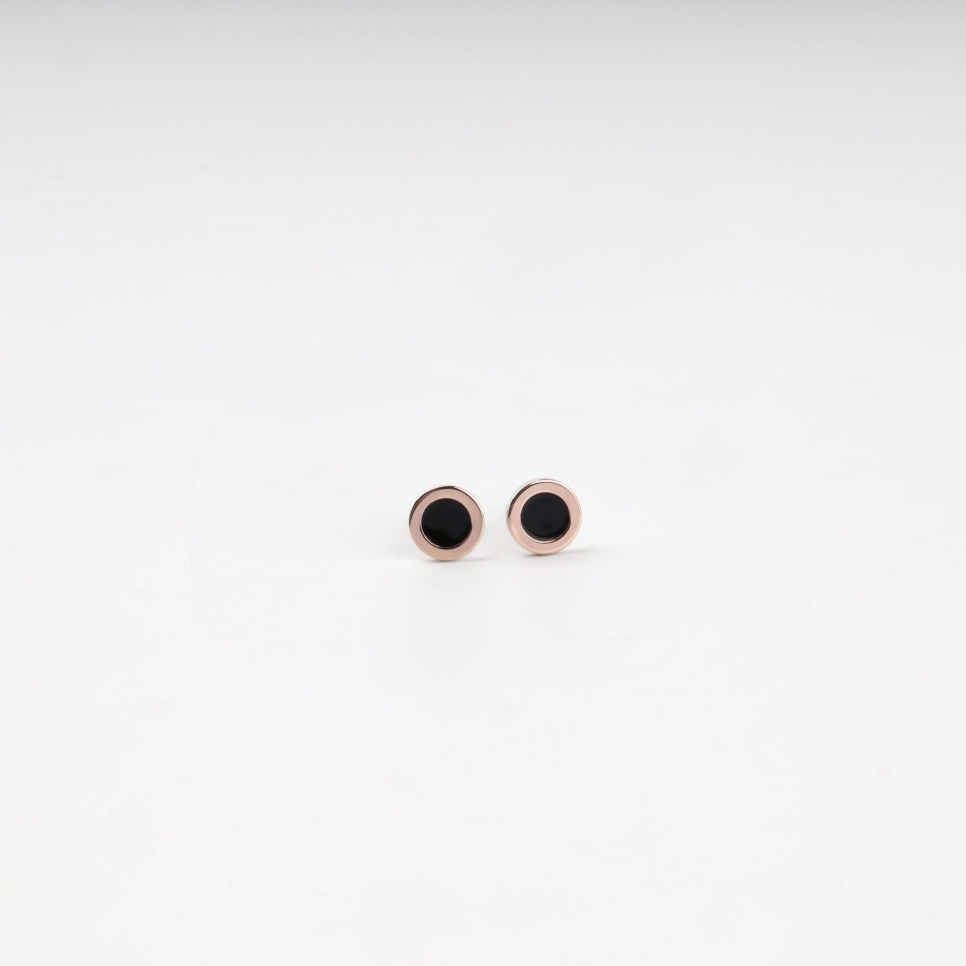 Silver 925 stud earrings with black enamel and gold 375 — Kabluchka