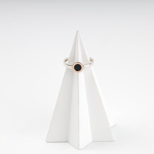 Silver 925 ring with black enamel and gold 375 — Kabluchka