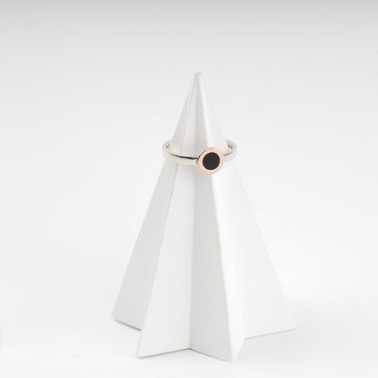 Silver 925 ring with black enamel and gold 375 — Kabluchka