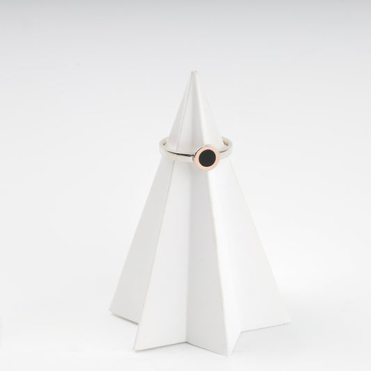 Silver 925 ring with black enamel and gold 375 — Kabluchka