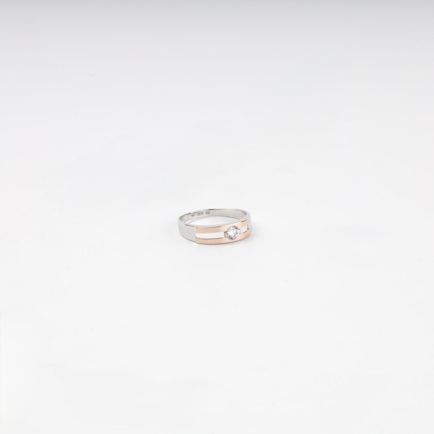 Rhodium-plated Silver 925 and Gold 375 cubic zirconia ring — front view — Kabluchka