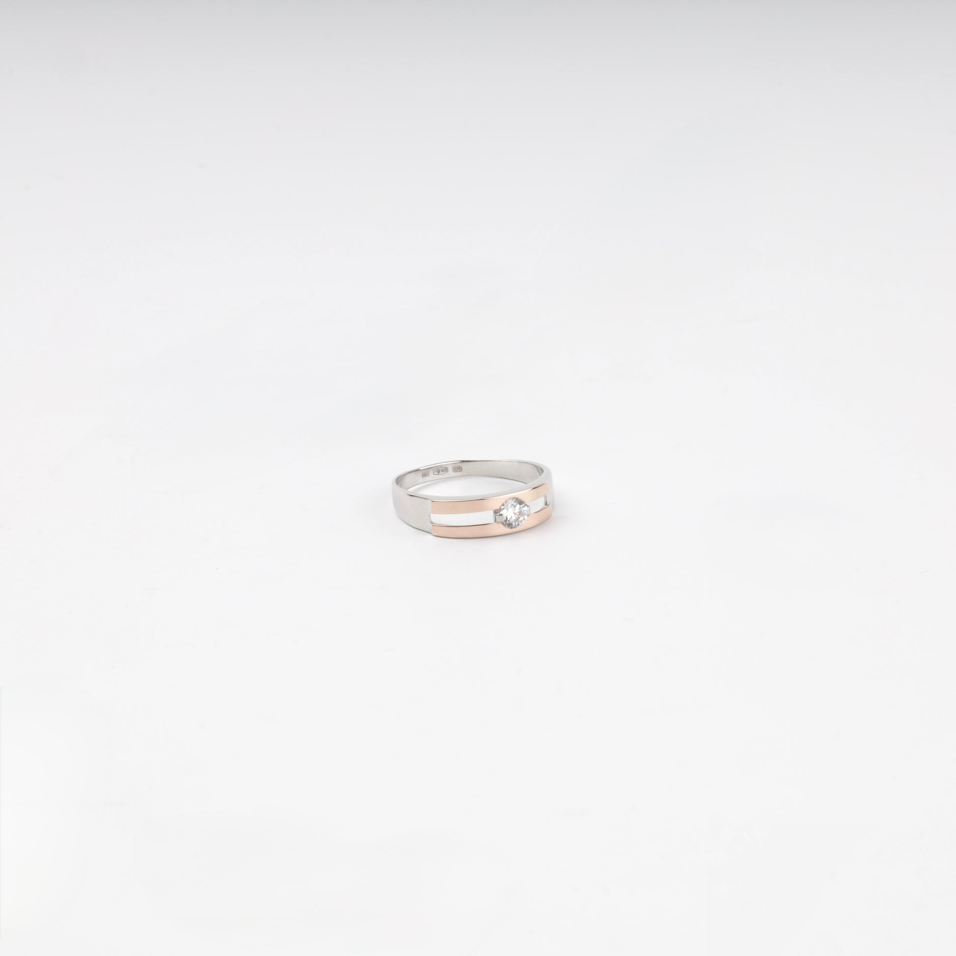 Rhodium-plated Silver 925 and Gold 375 cubic zirconia ring — front view — Kabluchka