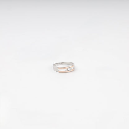 Rhodium-plated Silver 925 and Gold 375 cubic zirconia ring — front view — Kabluchka