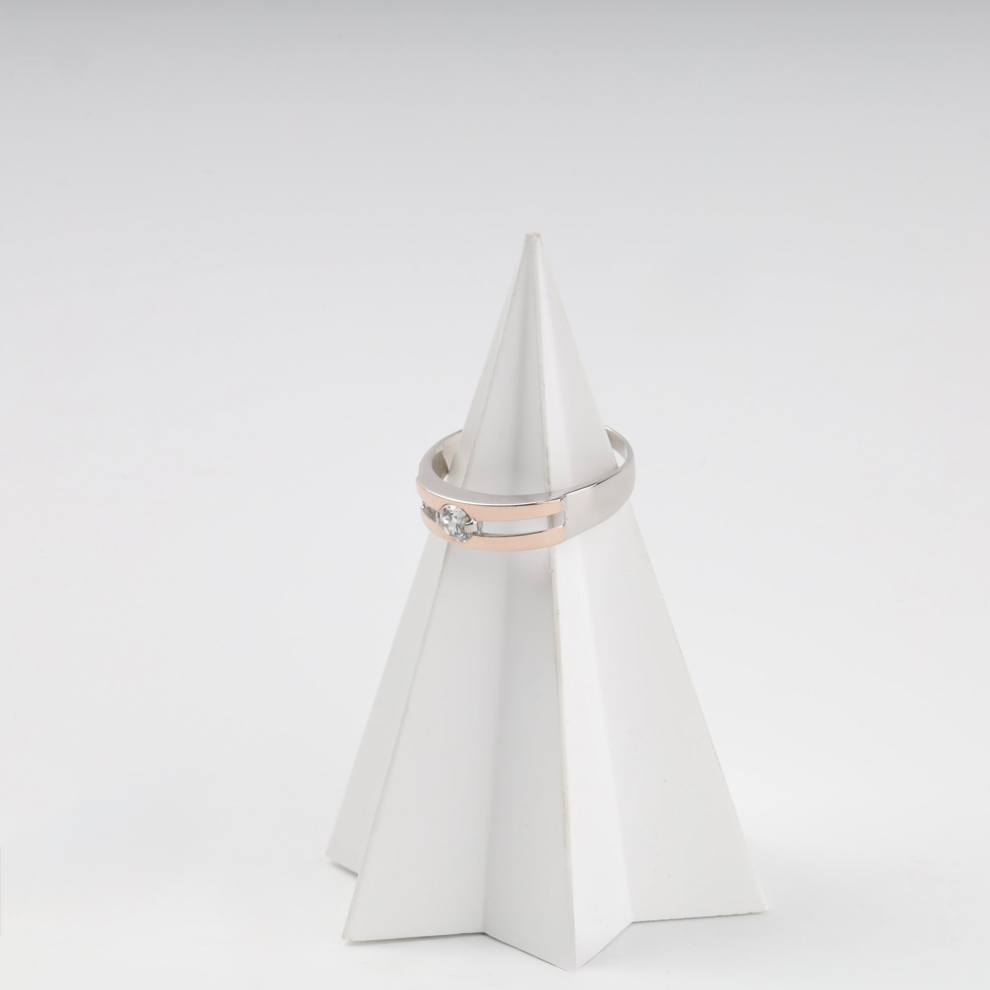 Rhodium-plated cubic zirconia ring — profile view — Kabluchka