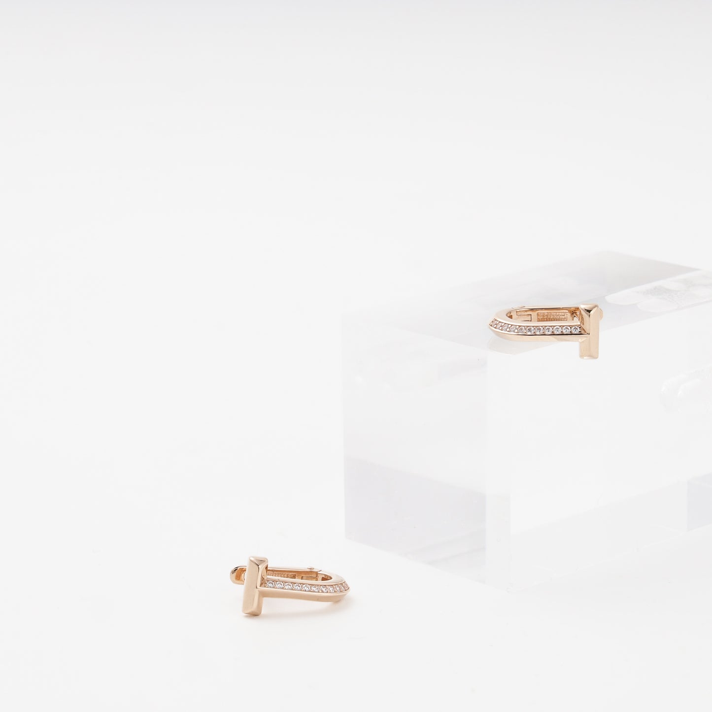 Rose gold 585 T-bar earrings with cubic zirconia — Kabluchka