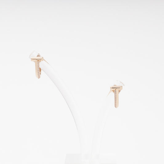 Rose gold 585 T-bar earrings with cubic zirconia on display — Kabluchka