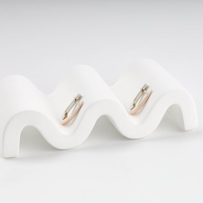 Silver 925 curved drop earrings with gold 375 — Kabluchka