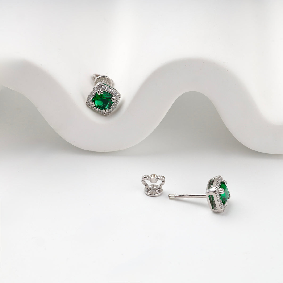 Silver 925 green cubic zirconia halo earring with screw back, side view