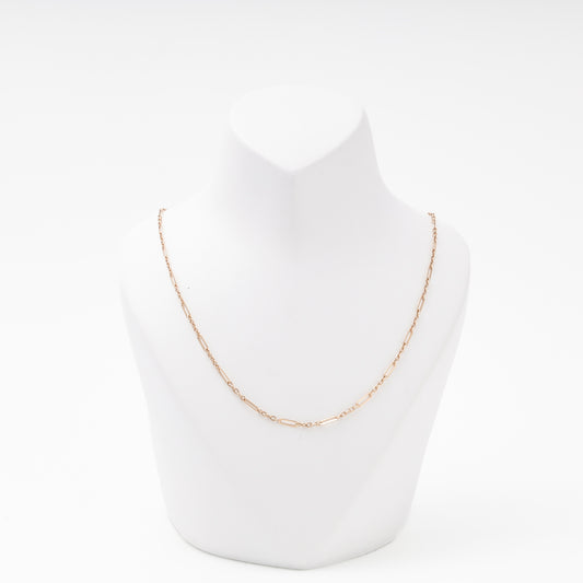 Rose Gold 585 paperclip chain necklace front view on bust - Kabluchka