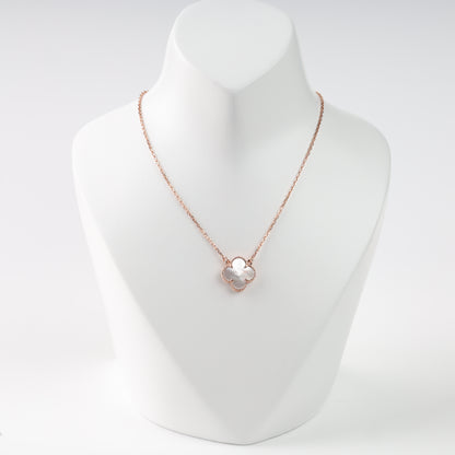 Sophisticated 14K (585) Rose Gold anchor chain necklace with a 12mm iridescent white mother-of-pearl four-leaf clover insert, framed by a delicate beaded gold border.