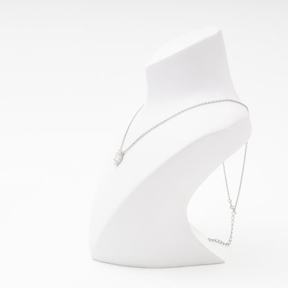 Silver mother-of-pearl clover pendant detail — Kabluchka