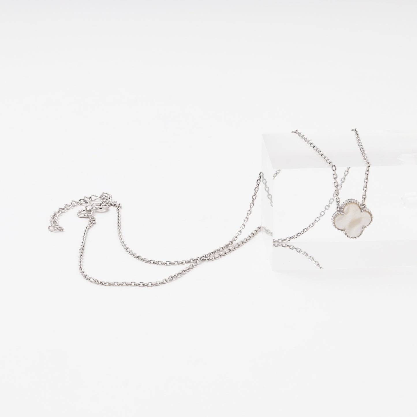 Silver clover necklace spring ring clasp detail — Kabluchka