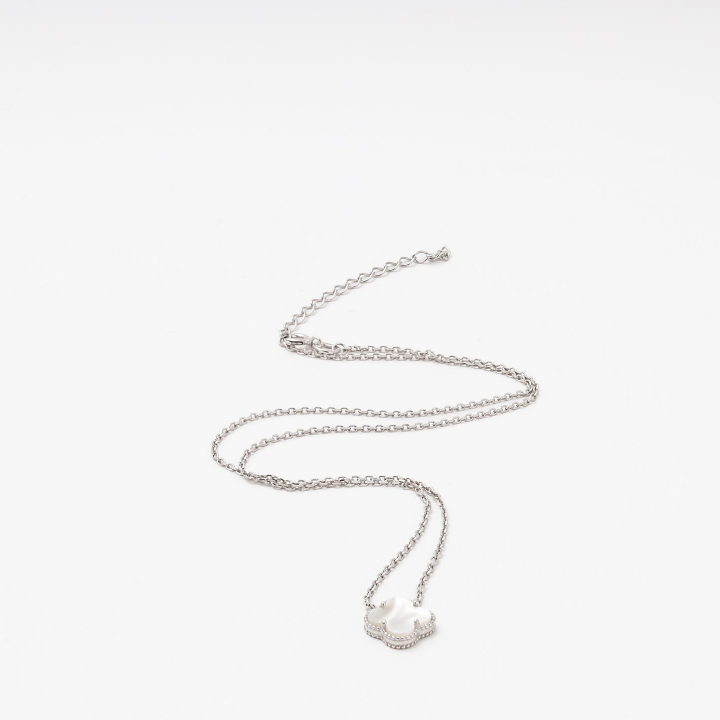 Silver 925 necklace with clover pendant full flat lay — Kabluchka